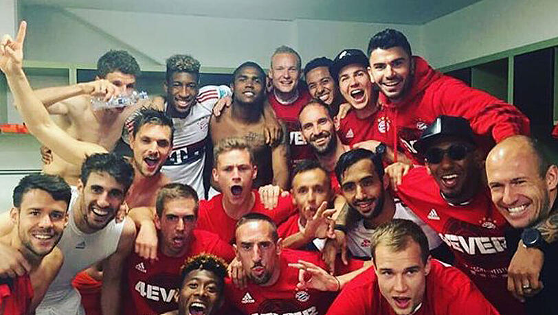 Kabinenfoto: Auch die verletzten Stars Arjen Robben und Holger Badstuber sind dabei. Kabinenfoto: Auch die verletzten Stars Arjen Robben und Holger Badstuber sind dabei.