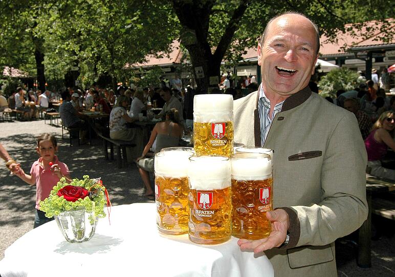Wiesn-Wirt Sepp Krätz in seiner Waldwirtschaft.