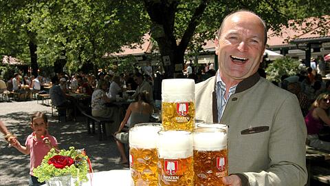 Wiesn-Wirt Sepp Krätz in seiner Waldwirtschaft.