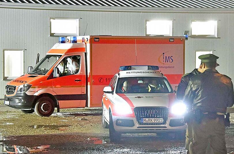 In einem Ankunftszentrum im Euroindustriepark hat ein defekter Heizlüfter einen Großbrand ausgelöst.