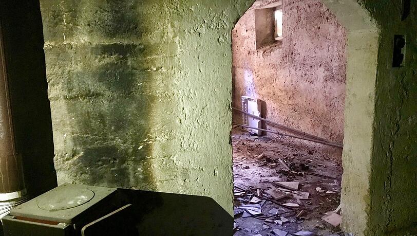 Fledermausschützer sorgen sich aber, dass Tiere beispielsweise im Kellergewölbe Quartiere haben. Erkennbar haben aber Arbeiter auch hier schon entrümpelt und herumgerissen. Fledermausschützer sorgen sich aber, dass Tiere beispielsweise im Kellergewölbe Quartiere haben. Erkennbar haben aber Arbeiter auch hier schon entrümpelt und herumgerissen.