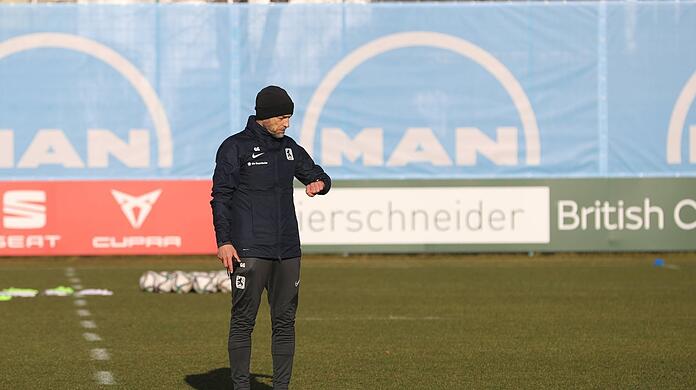 Tick-tack, die Zeit rennt für die Sechzger und Sportgeschäftsführer Günther Gorenzel, der 16 einsatzfähige Spieler braucht.
