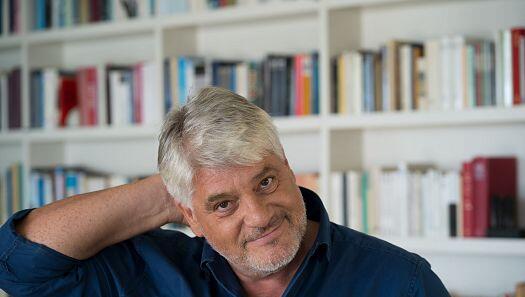 Raoul Schrott uns sein Atlas der Sternenhimmel – am 4. Oktober ist der Schriftsteller im Passionsspielhaus Thiersee live zu erleben. Raoul Schrott uns sein Atlas der Sternenhimmel – am 4. Oktober ist der Schriftsteller im Passionsspielhaus Thiersee live zu erleben.