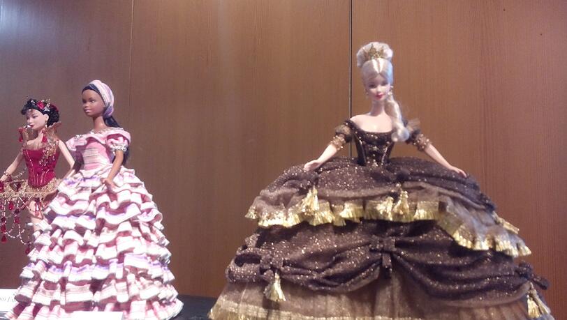 Thomas Kaiser hat Barbie ein aufwendiges Barock-Kleid gefertigt - vier Wochen hat er dafür gebraucht. Thomas Kaiser hat Barbie ein aufwendiges Barock-Kleid gefertigt - vier Wochen hat er dafür gebraucht.