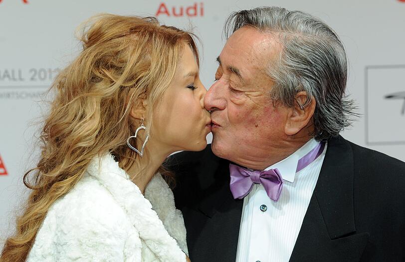Star-Auflauf in München: Promis aus Film und Fernsehen haben beim 39. Deutschen Filmball die Erfolge des vergangenen Kinojahres gefeiert. Klicken Sie hier durch die besten Bilder des Filmballs 2012.