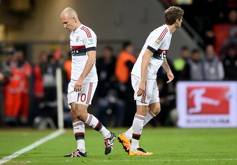 ARJEN ROBBEN NOTE 4: "Ein Traum" sei es, wenn der Holländer fit zur Verfügung stehe, so Guardiola. Sein Volleyschuss mit rechts war kein Traum (21.). Sein Solo beim Konter nicht so schnell wie in besten Tagen. Leverkusens Wendell fing ihn mit sauberer Grätsche noch ab (55). Pep holte ihn kurz darauf vom Platz. Schonung für Bochum?