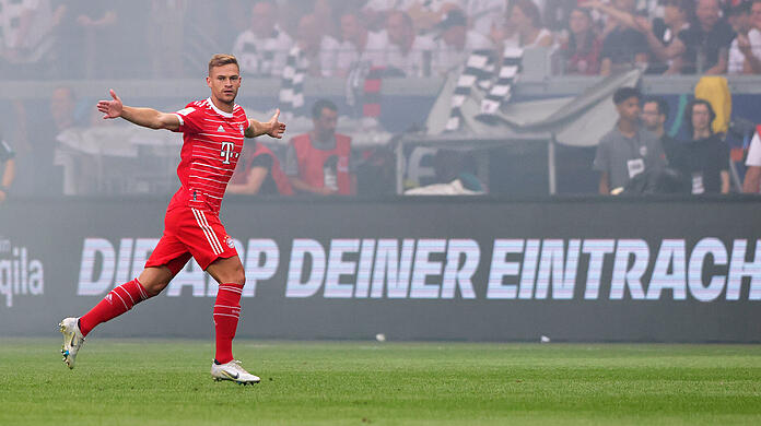 Josua Kimmich jubelt nach seinem Führungstreffer gegen Eintracht Frankfurt.