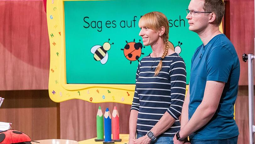 Gleich zückt Carsten Maschmeyer den Scheck: Andrea Gößlinghoff und Matthias Geenen von "M&A Lernsoftware".