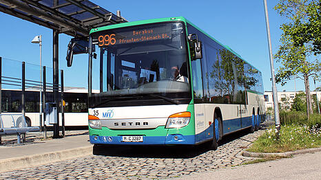 Mehr Angebot: Zusätzlich zu den Fahrten an den Wochenenden fährt der Münchner Bergbus 2025 auch an Feiertagen.