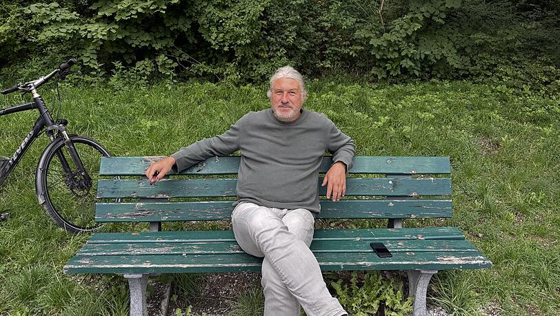 Marco (61) findet, dass der Cannabis-Rauch übel riecht, hat aber grundsätzlich kein Problem damit. Marco (61) findet, dass der Cannabis-Rauch übel riecht, hat aber grundsätzlich kein Problem damit.