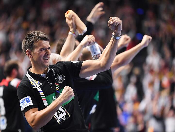 Geschafft: DHB-Coach Christian Prokop steht mit seinem Team im WM-Halbfinale.