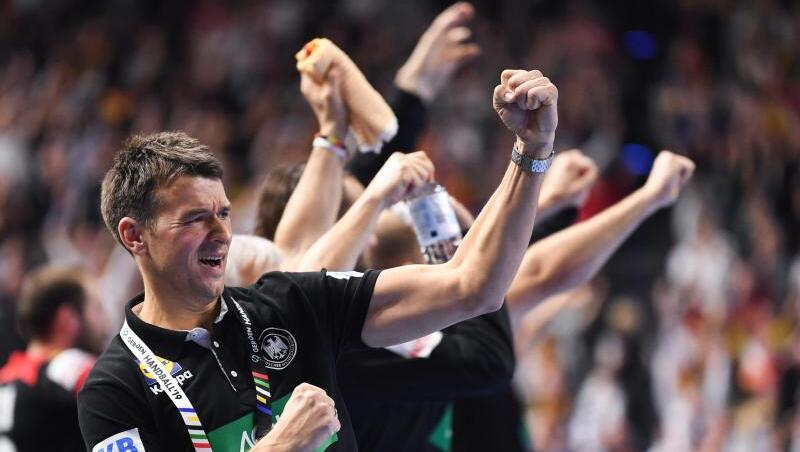Geschafft: DHB-Coach Christian Prokop steht mit seinem Team im WM-Halbfinale. Geschafft: DHB-Coach Christian Prokop steht mit seinem Team im WM-Halbfinale.