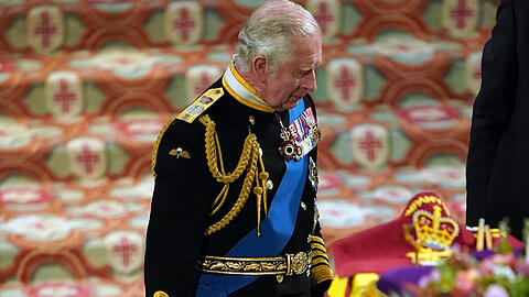 König Charles III. während der Trauerfeier für die verstorbene Queen