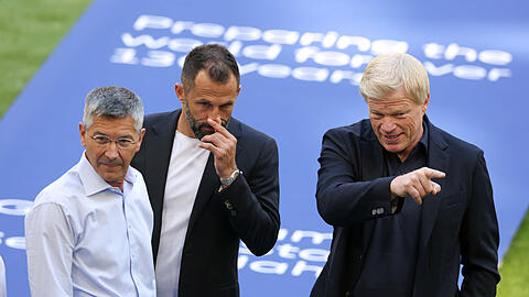 Die Bayern-Bosse um Herbert Hainer (links), Hasan Salihamidzic (Mitte) und Oliver Kahn (rechts).