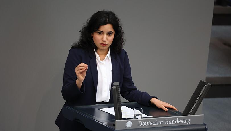 Grünen-Fraktionsvize Misbah Khan wirft Forschungsministerin Dorothee Bär eine Absage der geplanten Bafög-Erhöhungen vor. (Archivbild) Grünen-Fraktionsvize Misbah Khan wirft Forschungsministerin Dorothee Bär eine Absage der geplanten Bafög-Erhöhungen vor. (Archivbild)