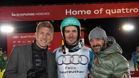 Bastian Schweinsteiger (l.) mit Felix und Christian Neureuther.
