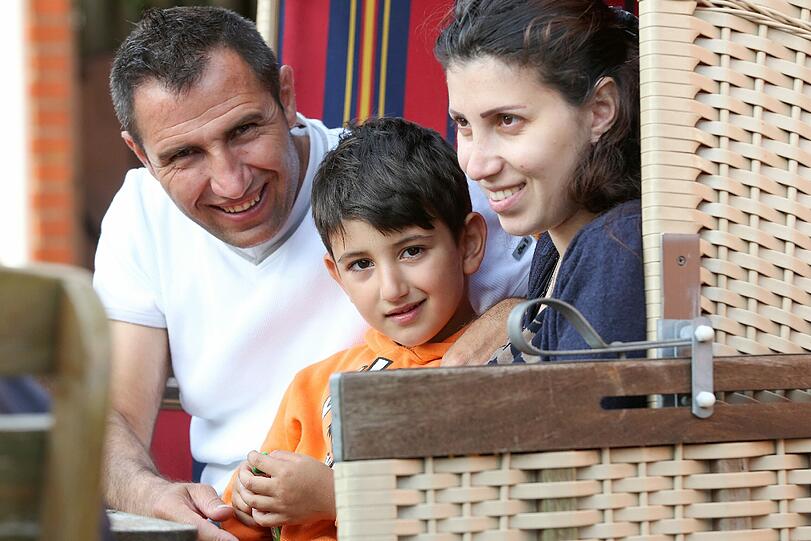 Strandkorb statt zerbombte Straßen: 18.000 Euro hat die Familie für die Flucht von Syrien nach Deutschland gezahlt.
