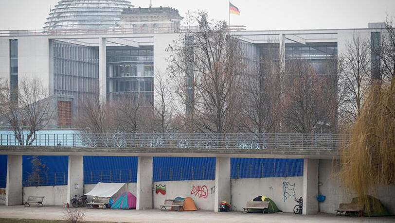 Zelte von Obdachlosen Personen stehen im Berliner Regierungsviertel. Zelte von Obdachlosen Personen stehen im Berliner Regierungsviertel.