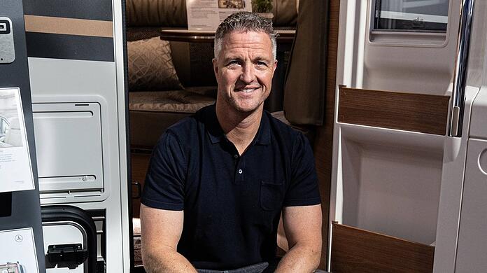 In einem Interview sprechen Ralf Schumacher und Partner Étienne (nicht im Bild) über Erfahrungen und Erlebnisse rund um das Coming-out des Rennfahrers.
