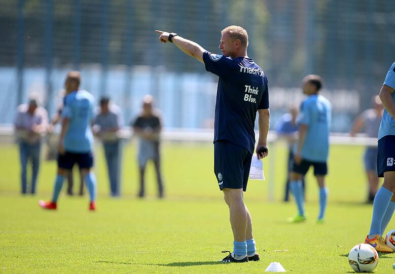 Schwitzen in der Vorbereitung: Löwen-Trainer Torsten Fröhling ließ seine Mannschaft beim Vormittagstraining am Dienstag sprinten.