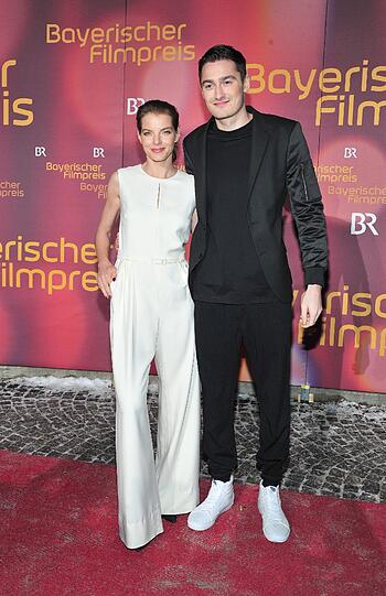 Schauspielerin und Sängerin Yvonne Catterfield und der deutsche Rapper Bengio