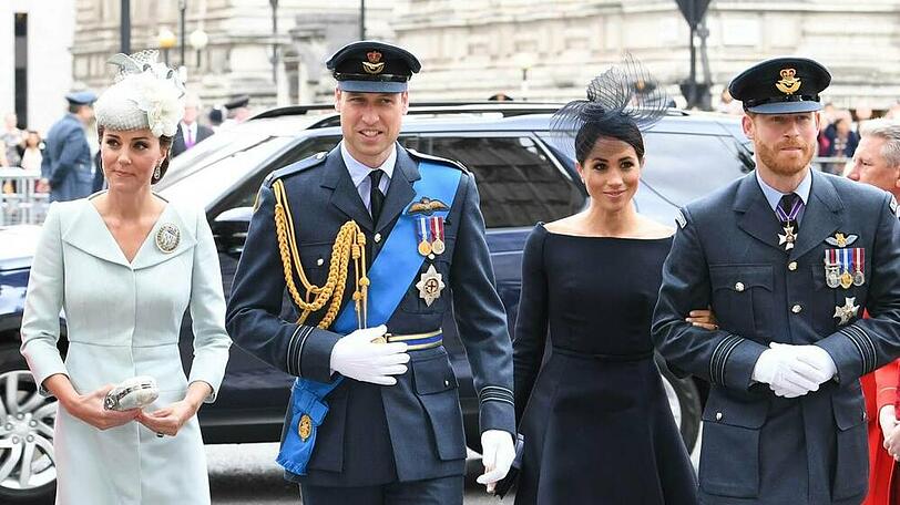 Gleichstand (Follower) statt Gleichschritt (Foto)! Herzogin Kate (v.l.), Prinz William, Prinz Harry und Herzogin Meghan