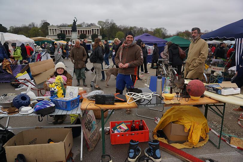 Die Bilder vom BRK Flohmarkt auf der Theresienwiese.
