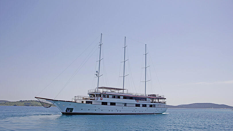 Das ist die Motoryacht MY Voyage, die von Zadar aus die Adriaküste entlangfahren wird. Das ist die Motoryacht MY Voyage, die von Zadar aus die Adriaküste entlangfahren wird.