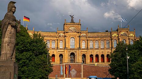 Ein Blick auf das Maximilianeum: Der parlamentarische Betrieb soll bis 2028 CO₂-neutral sein. Das w&uuml;nscht man sich dort zumindest.