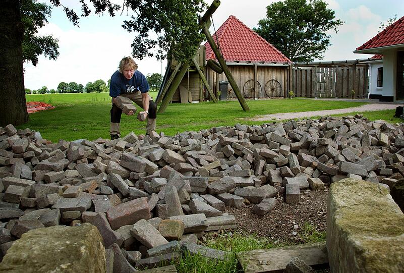 Daheim in Holland: Club-Coach Gertjan Verbeek als Handwerker auf seiner eigenen Farm.