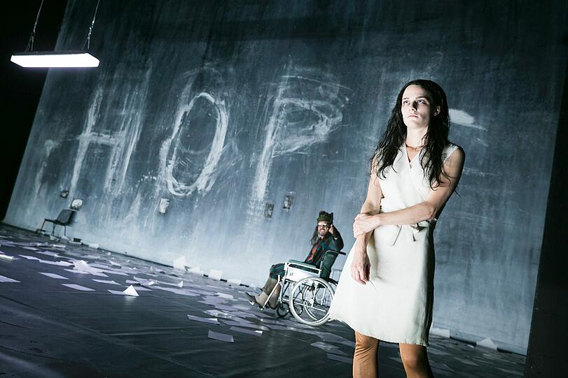 Valeria Pachner in "Glaube Liebe Hoffnung" im Residenztheater.