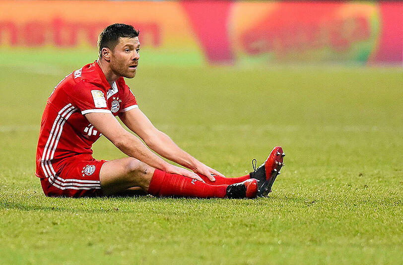 XABI ALONSO: NOTE 5 - Wieder mal in der Startelf, agierte hinter Thiago und Vidal. Aber warum? Warum drei Mann im Zentrum? Von ihm ging keine Wirkung aus, sah Gelb.
