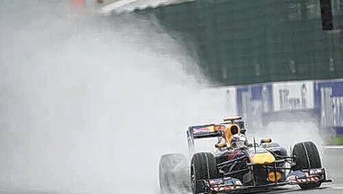 Will am Sonntag endlich fehlerfrei durchs Rennen kommen: WM-Mitfavorit Sebastian Vettel, der hier beim Training in Budapest im Red Bull durch den Regen rast. Will am Sonntag endlich fehlerfrei durchs Rennen kommen: WM-Mitfavorit Sebastian Vettel, der hier beim Training in Budapest im Red Bull durch den Regen rast.