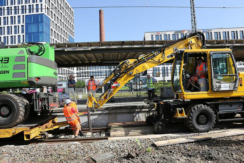Bauarbeiten auf der Stammstrecke: Wer am Wochenende mitten in München die S-Bahn nehmen will, schaut in die Röhre. Die Bahn baut um. Wir haben uns auf der großen Baustelle mal ein Bild gemacht. Hier gibt's die Fotos...