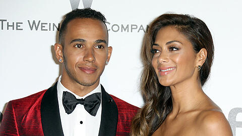 Gern gesehene Gäste auf den roten Teppichen dieser Welt: Lewis Hamilton mit Freundin Nicole Scherzinger bei einer Spendengala. Die Bilder der Weltmeister-Nacht gibt's in der Galerie!