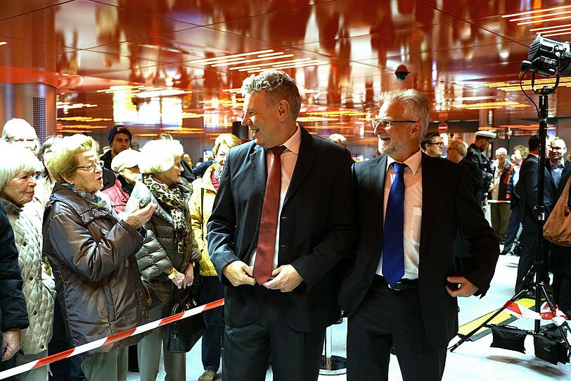 OB Dieter Reiter und MVG-Chef Herbert König (r.) bei der Eröffnung des neuen Zwischengeschosses am Marienplatz am Montag.
