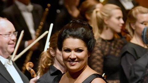 Anna Netrebko lächelt beim Schlussapplaus. Foto: Barbara Gindl/APA/Archivbild