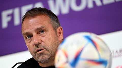 Bundestrainer Hansi Flick bei der Pressekonferenz zum Spiel gegen Japan.