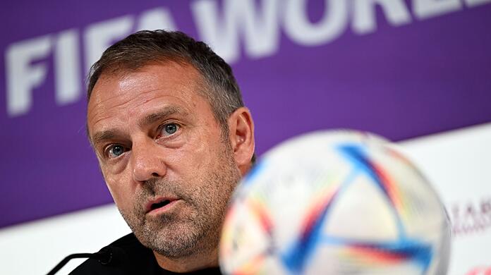 Bundestrainer Hansi Flick bei der Pressekonferenz zum Spiel gegen Japan.