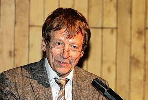 Der studierte Pädagoge Hasenclever (64) ist mittlerweile Mitglied der FDP und Präsident des Niedersächsischen Landesamtes für Lehrerbildung.