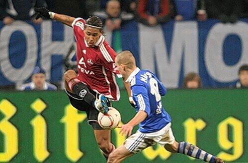 Bisher kam Rubin Okotie, wie gegen Schalke mit Ex-Cluberer Peer Kluge, nur als Joker zum Einsatz, nun hat ihm Trainer Dieter Hecking erklärt, was er alles besser machen muss.