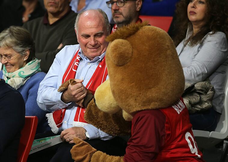 Servus Präsident: Uli Hoeneß bei seinem letzten Spiel als FCBB-Verantwortlicher.