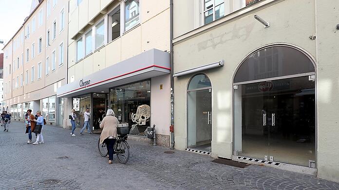 In den ehemaligen "Wicky"-Laden an der Theaterstraße zieht für drei Wochen ab 7. Oktober ein "Verschenkeladen" ein.