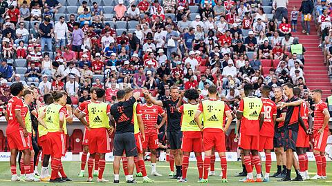 Gibt's wieder ein bisschen mehr FC Hollywood beim FC Bayern: Trainer Julian Nagelsmann wird zukünftig vermutlich verstärkt moderieren müssen bei all den Top-Stars im Kader.