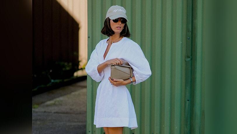 Ein weißes Sommerkleid - am liebsten aus Leinen - gehört zu den schönsten It-Pieces für alle Fans klassischer Mode. Ein weißes Sommerkleid - am liebsten aus Leinen - gehört zu den schönsten It-Pieces für alle Fans klassischer Mode.