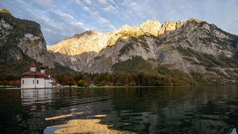 Die Kapelle St. Bartholomä am Königssee vor dem Watzmann. (Archivbild)