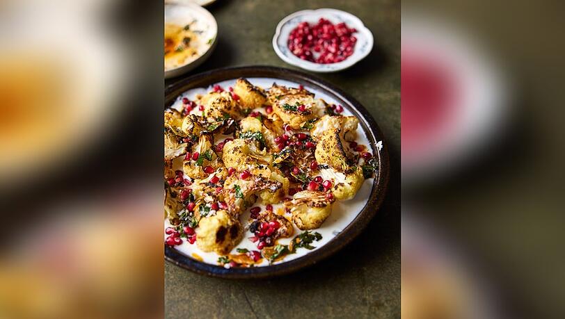 Zahra Bilaban - Blumenkohl mit warmem Joghurt und Paprikabutter - ist eines von 100 Rezepten aus "Lugma".