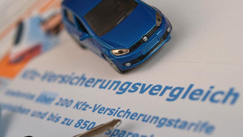 Herbstzeit ist Wechselzeit für Kunden von Kfz-Versicherungen. Zum Preisvergleich nutzen immer mehr Konsumenten Internet-Portale. Herbstzeit ist Wechselzeit für Kunden von Kfz-Versicherungen. Zum Preisvergleich nutzen immer mehr Konsumenten Internet-Portale.