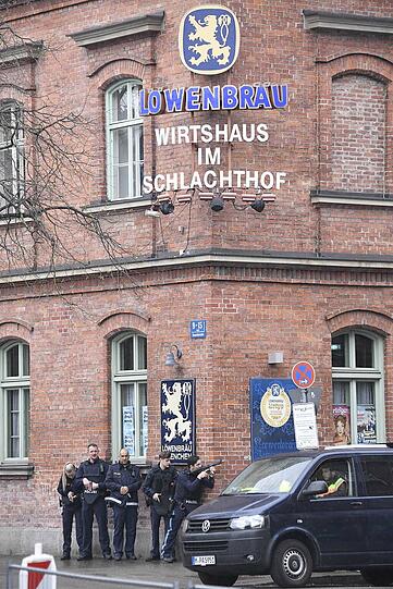 Die Polizei probt in dieser Woche im Schlachthofviertel den Ernstfall - klicken Sie sich durch!