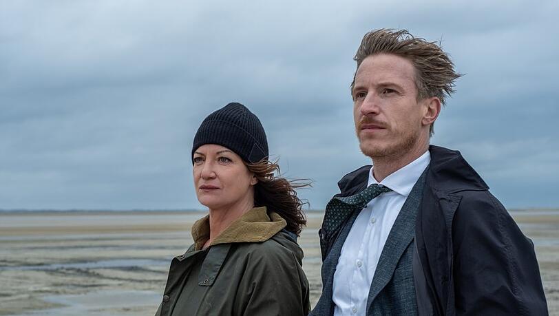 "Unter anderen Umständen: Die einzige Zeugin": Jana Winter (Natalia Wörner) und Kommissar Jacobsen (Golo Euler). "Unter anderen Umständen: Die einzige Zeugin": Jana Winter (Natalia Wörner) und Kommissar Jacobsen (Golo Euler).